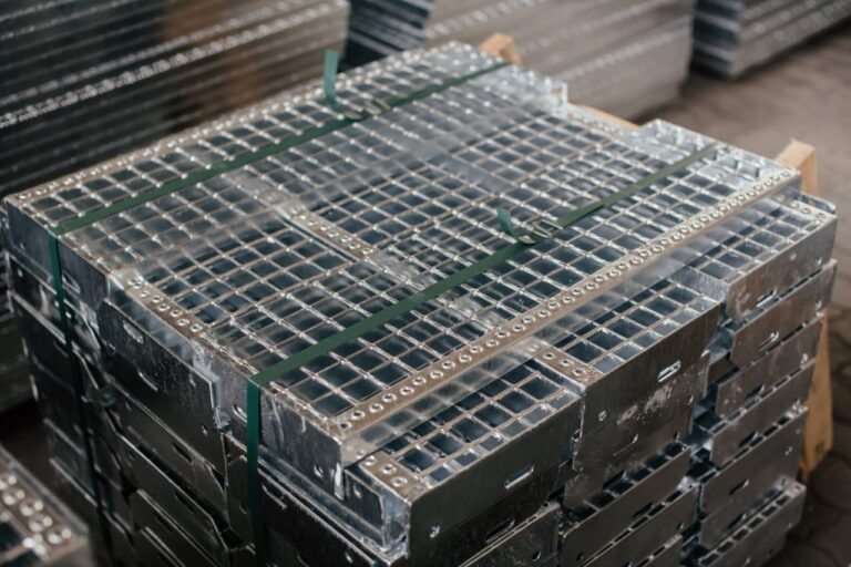 РЕШІТКОВИЙ ОЦИНКОВАНИЙ НАСТИЛ